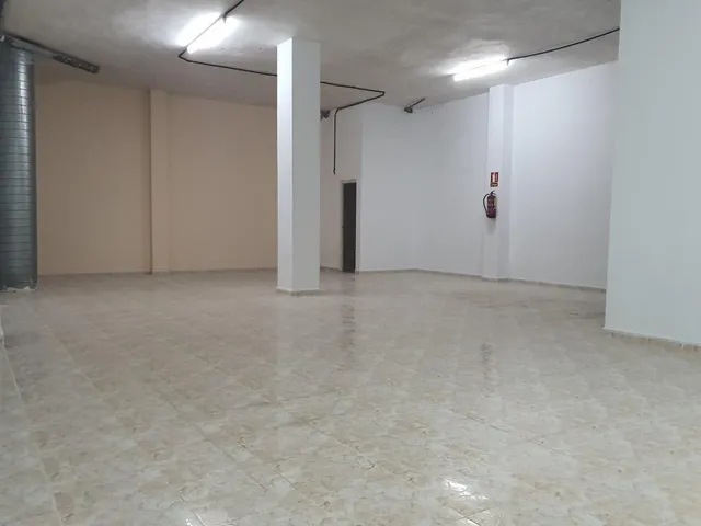 ESPECTACULAR LOCAL COMERCIAL EN TORREVIEJA — 16