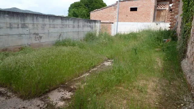 Solar per edificar habitatge amb magatzem — 8
