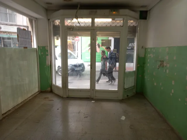 SE ALQUILA LOCAL ESQUINA — 2