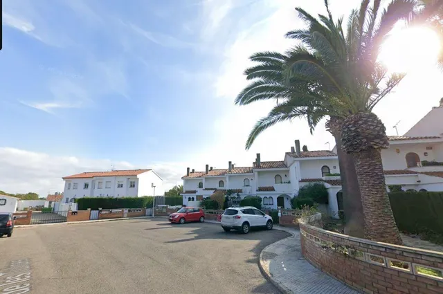 SE VENDE CASA OKUPADA en CARRER DE LES TULIPES, MONT-ROIG DE - foto 2
