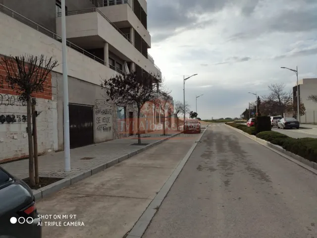 SE VENDE LOCAL DE 184M EN ZONA CAMPUS. — 2
