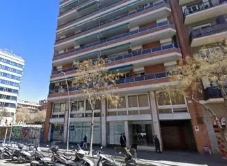 Oficina en entreplanta en edificio mixto del año 1980 en la ciudad de Barcelona — 6
