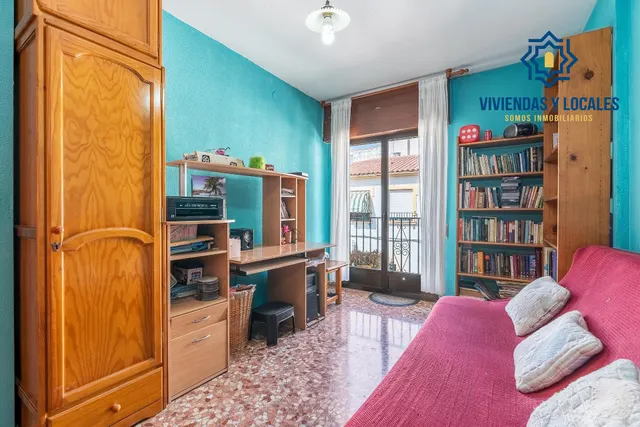 PRECIOSA CASA ADOSADA EN EL CENTRO DE PELIGROS — 18