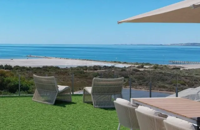 Ático de 2 y 3 Dormitorios y 2 Baños con Piscina y Terraza e - foto 2