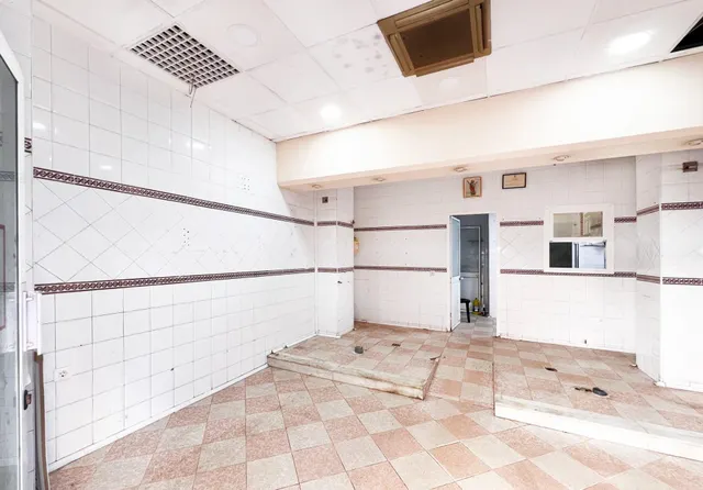 LOCAL COMERCIAL EN CÁDIZ CON MUCHAS POSIBILIDADES — 7