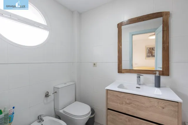 Casa independiente con piscina en La Zubia. — 22