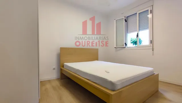 CASA ADOSADA MUY PRÓXIMA AL HOSPITAL DE OURENSE. — 20