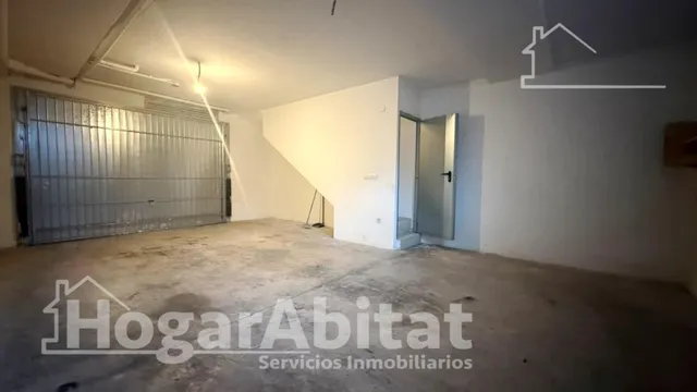 AMPLIO ADOSADO CON DOS TERRAZAS EN ZONA DEMANDADA — 28