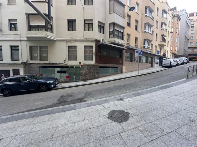 Local comercial con gran visibilidad en Santander — 11