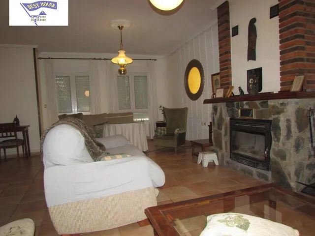 CHALET CON 2000 M2 DE PARCELA — 2