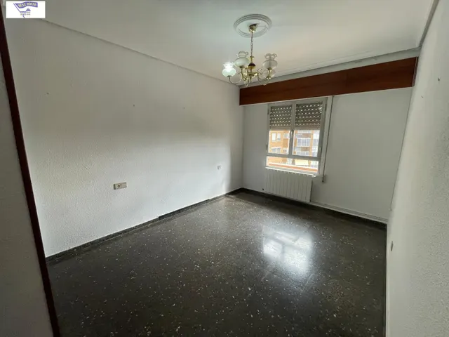 PISO SIN MUEBLES CON GARAJE Y TRASTERO — 23