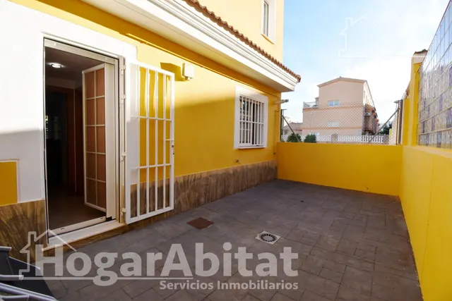 ADOSADO CON 3 TERRAZAS, BALCÓN, PISCINA Y GARAJE — 8
