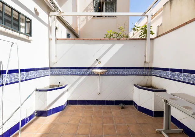 Vive en el corazón de Armilla: 4 dormitorios, patio, terraza y garaje — 9
