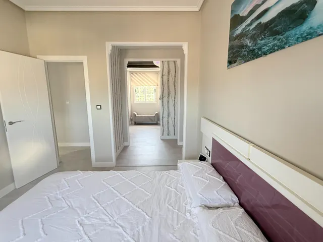 Un chalet totalmente reformado con vistas a la montaña — 15