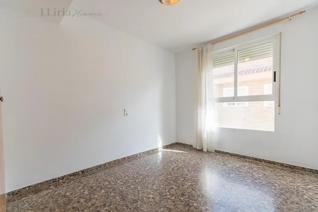 Ref 04380 Piso en Mura, con ascensor y aire acondicionado. — 12
