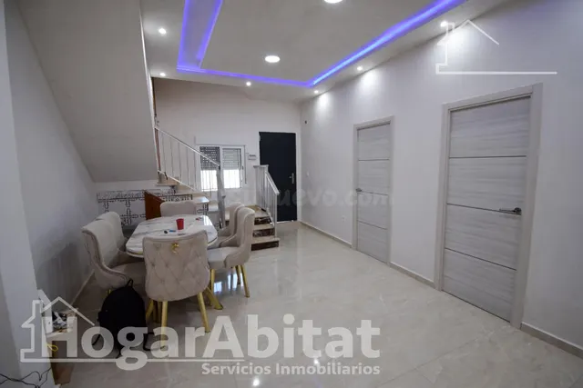 ¡PRECIOSA CASA! REFORMADA, AMPLIA Y LUMINOSA CON TERRAZA Y G