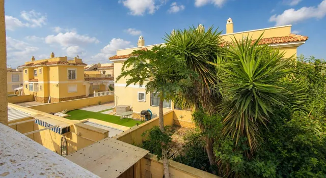 Casa con jardín privado, solárium y gran potencial en Ciudad Quesada — 4
