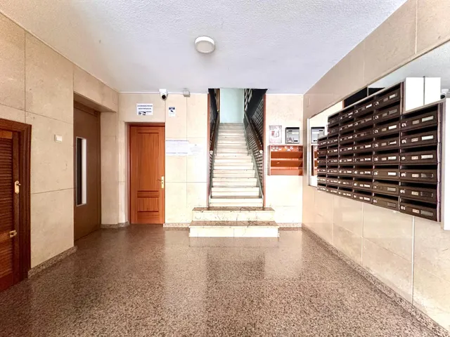 Piso en venta en Avenida Dilar — 33