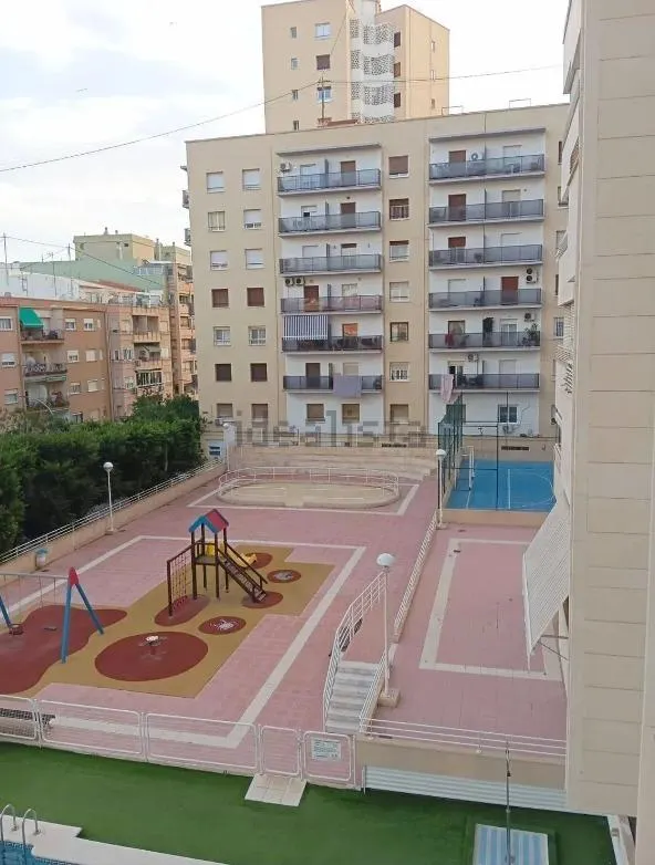 SE VENDE PISO / ASCENSOR / URBANIZACION / GARAJE / FRENTE MAR