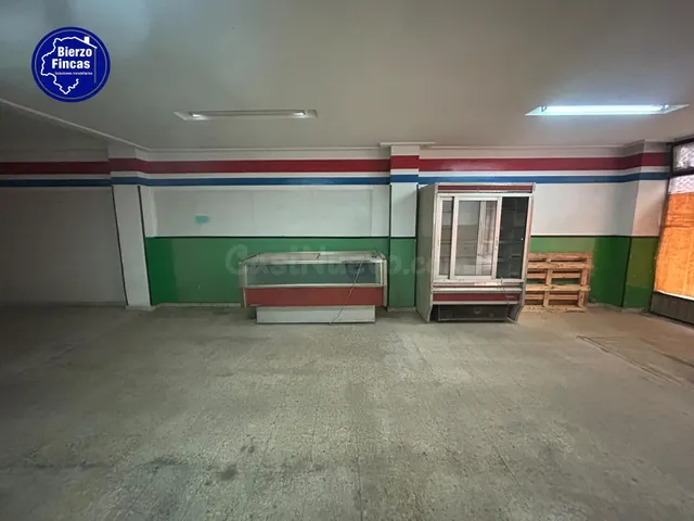 Se vende local en zona alta de Ponferrada — 3