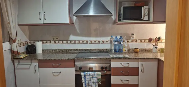 PISO DE TRES DORMITORIOS Y DOS BAÑOS A 300 METROS DE LA PLAYA — 11