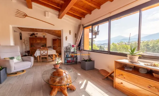 Exclusivo Chalet en La Cabanasse con Vistas Despejadas y Ori - foto 5
