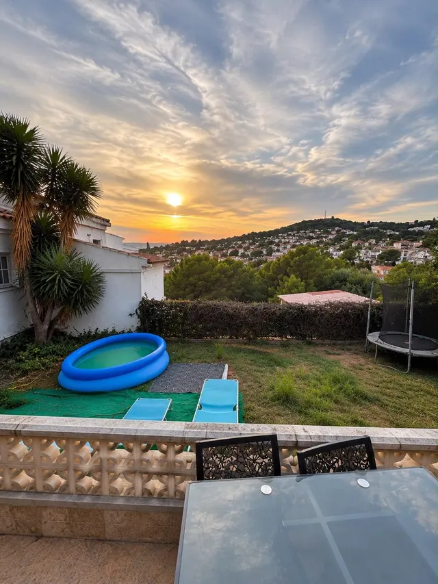 Casa pareada con jardín privado, dos terrazas y amplio garaj - foto 2