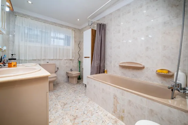 Amplio piso de 115 m2 con 4 habitaciones en Camí Vell de Bunyola — 4