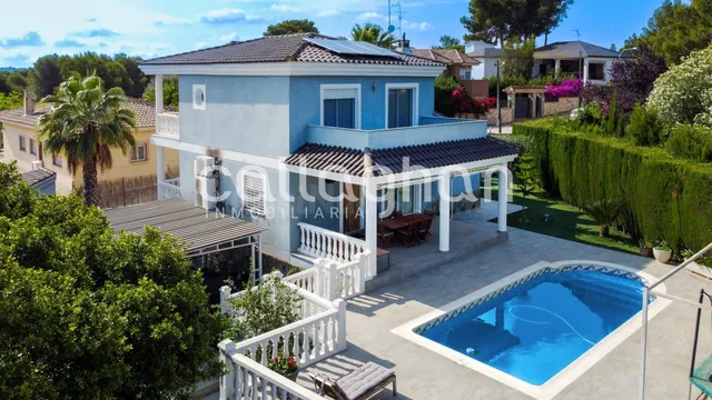 Impresionante chalet en Colinas de Venta Cabrera — 4