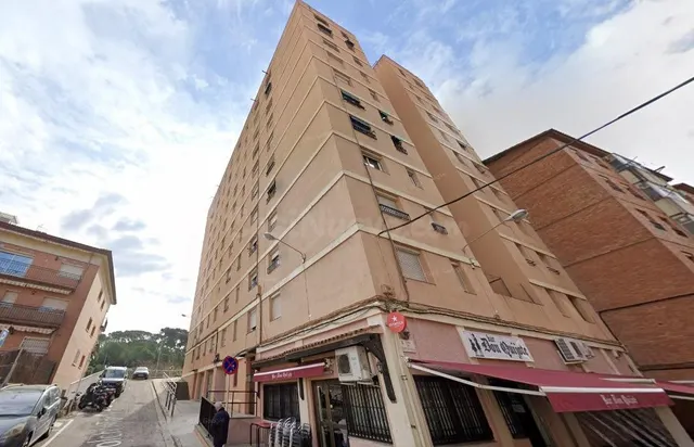 SE VENDE PISO OKUPADO en Calle Folch I Torres Nº 12 Rubí (Ba - foto 2