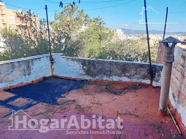 AMPLIA CASA CON 2 TERRAZAS PARA REFORMAR EN EL CENTRO — 15