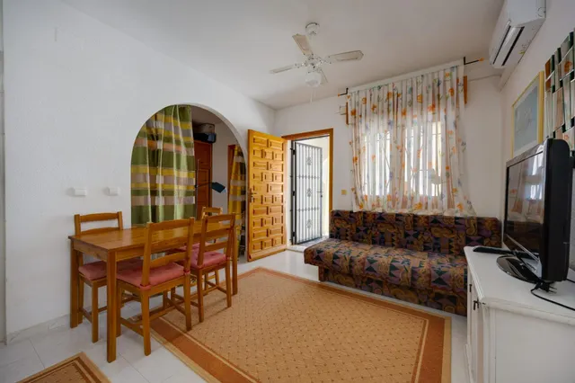 Bungalow de 1 dormitorio 1 baño en orihuela costa — 4