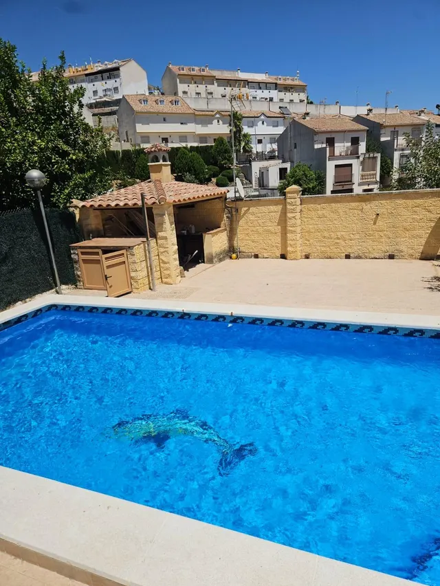 229 m2, 3 plantas y 8 placas solares para vivir sin mirar el recibo a fin de mes — 12