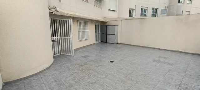 ¡OPORTUNIDAD! APARTAMENTO DE 2 DORMITORIOS Y 2 BAÑOS CON GRAN TERRAZA, BALCÓN Y PISCINA CERCA DEL MAR — 20