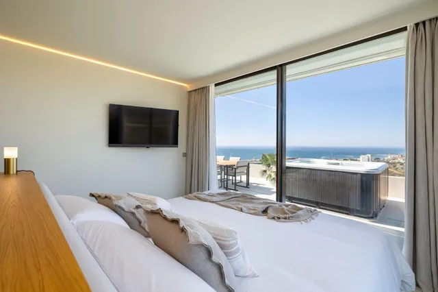 PRECIOSA PLANTA BAJA CON VISTAS Y 80M2 DE SUPERFICIE EXTERIOR ENTRE TERRAZA, JARDÍN, PISCINA Y PLAYA — 6