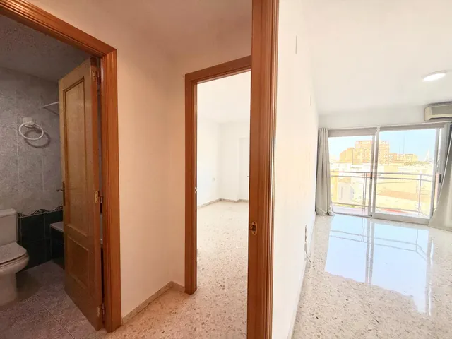 Piso de 1 habitación en venta en Avda. Ausias March — 18