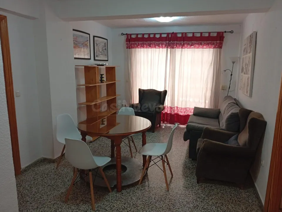 ¡Piso Ideal para Estudiantes junto a la Parada de Metro Villarejo! ref: DLR280