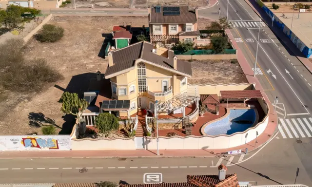 ¡Descubre la Exclusividad y el Lujo Mediterráneo en Esta Impresionante Villa en Esquina - Torrevieja — 8