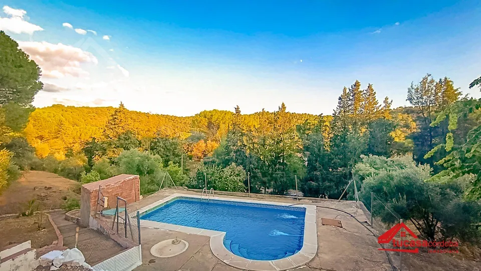 Casa con Terreno en Los Arenales HIPOTECABLE – Naturaleza, Espacio y Comodidad