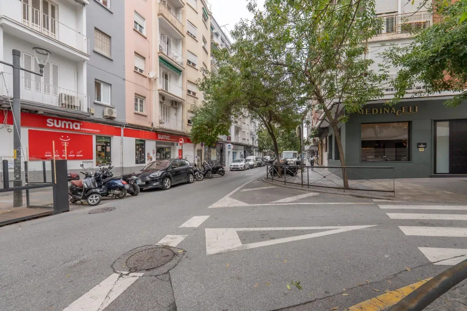 Piso de 87 m2 con 3 dormitorios en Pedro Antonio de Alarcón 27, junto a Recogidas