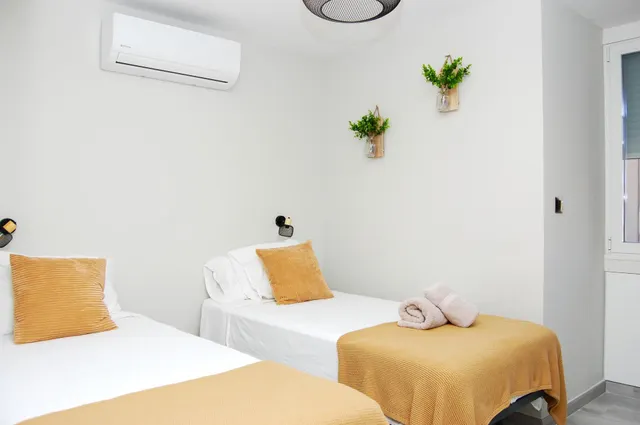 PISO EN VENTA EN FUENGIROLA, FRENTE AL PUERTO DEPORTIVO — 11