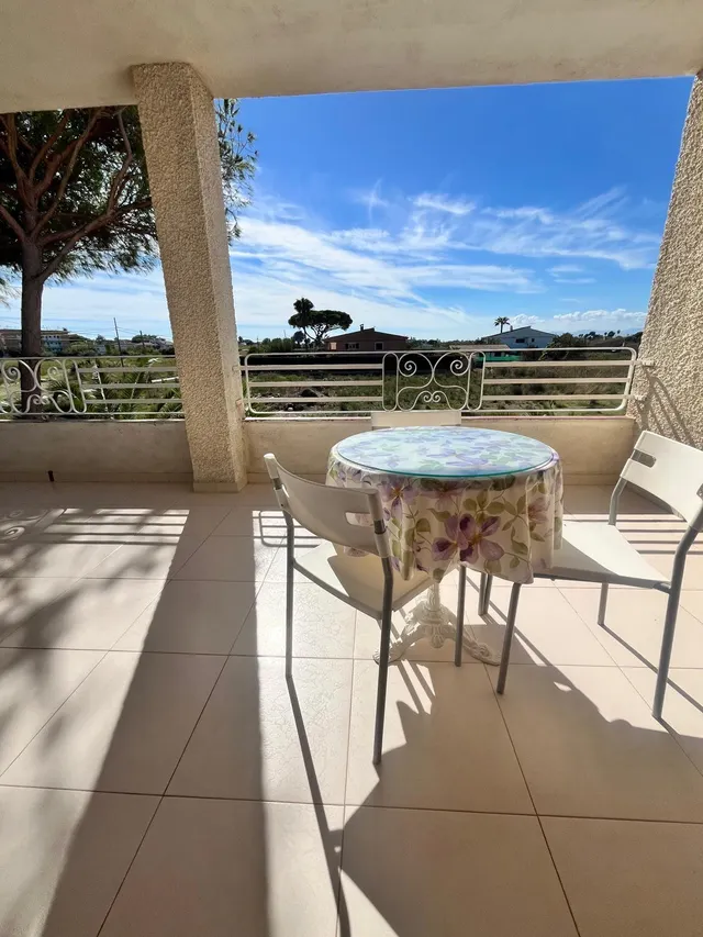 Chalet junto playa del Gurugú, primera planta