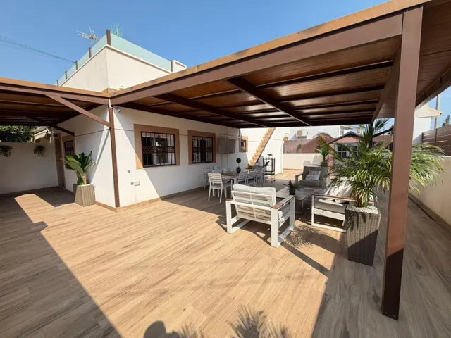 Espectacular vivienda reformada con parcela de 200 m2, terraza y solárium cerca de Playa del Cura en Torrevieja — 6