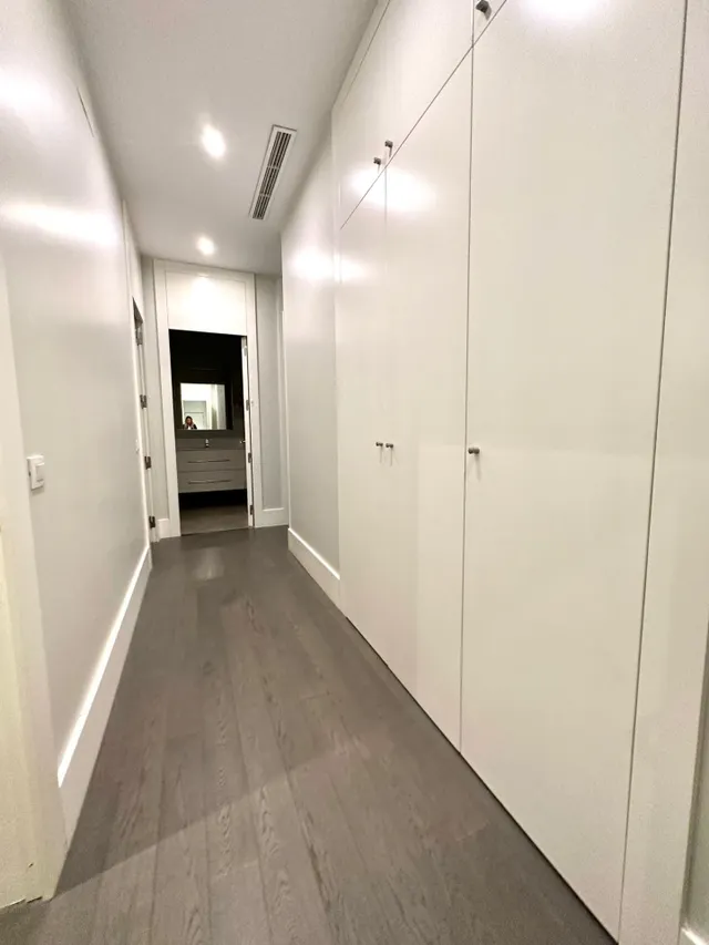 IMPRESIONANTE VIVIENDA EN CLAUDIO CUELLO ESQUINA JORJE JUAN — 48