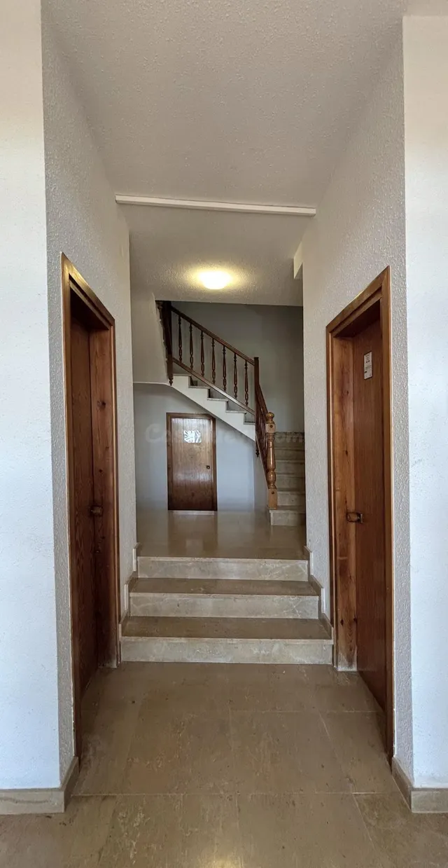 Piso de 4 habitaciones con garaje privado, dos balcones y vistas despejadas en el centro de Deltebre — 3