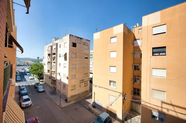 LISTO PARA ENTRAR A VIVIR  ¡TU NUEVO HOGAR TE ESPERA EN REYES CATÓLICOS! PISO 3 DORMITORIOS — 24