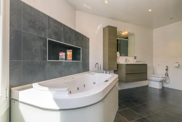 Exclusividad y diseño: 2º piso con ascensor, parking y suite de lujo — 29