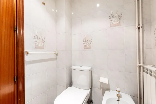 Piso amplio con 4 habitaciones y luminoso con terraza en zona tranquila y ajardinada. — 22