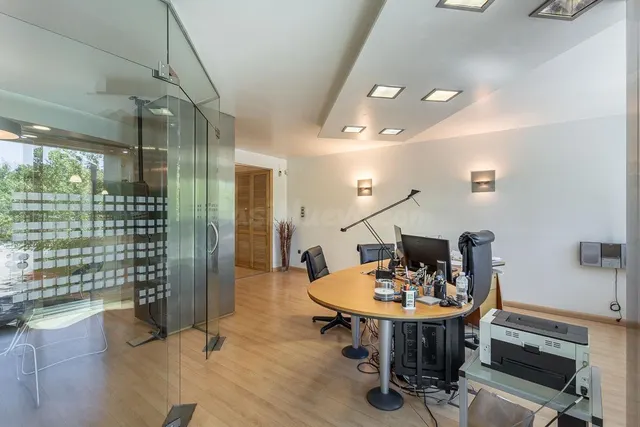 EXCLUSIVO INMUEBLE EN PLAZA DE CARRETAS, JUNTO AL EMBLEMÁTICO PASEO DEL SALÓN — 4