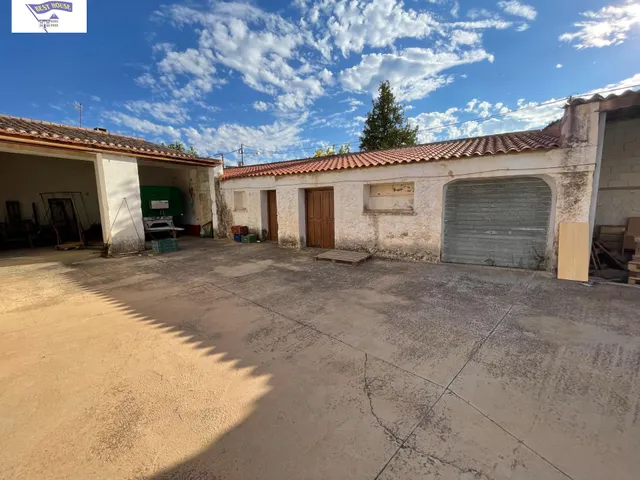 Amplia Casa de Pueblo en Aguas Nuevas con Potencial Único — 2